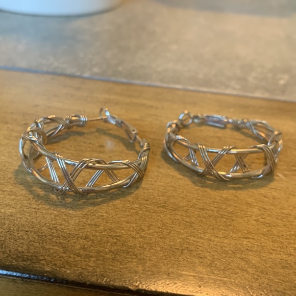Handmade silver wire hoop earrings - Picture 2 of 3
